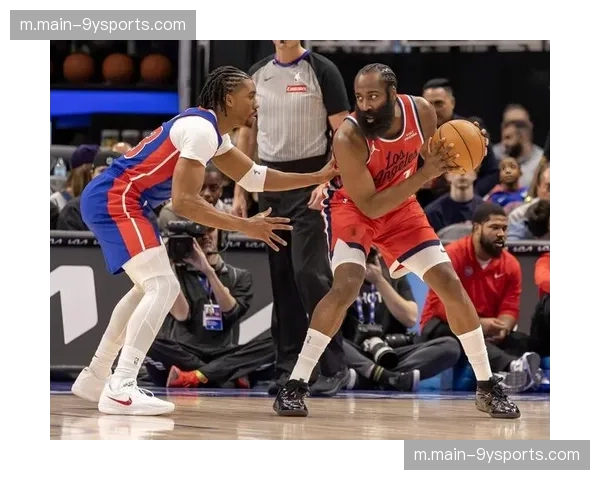 快船逆转勇士后战绩迫近 伦纳德末节发力展现关键球能力